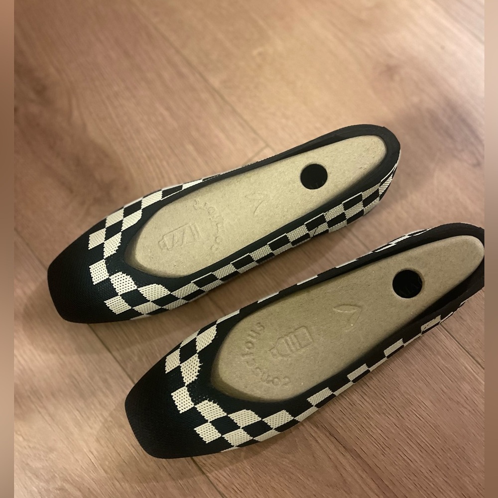 Vivaia Flats, women’s size 8.5 or 39.5